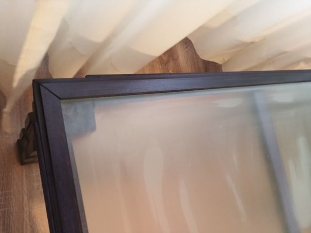 Mesa baja de madera y cristal