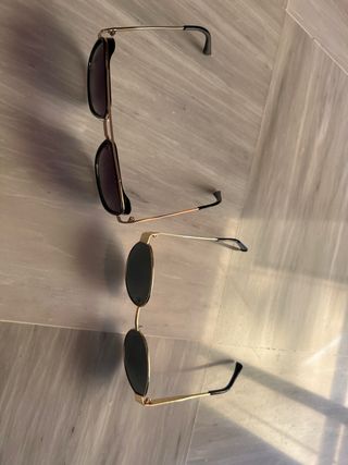 Gafas de sol doradas y negras