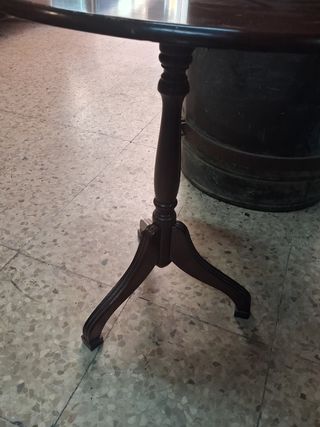 Mesa auxiliar  de madera