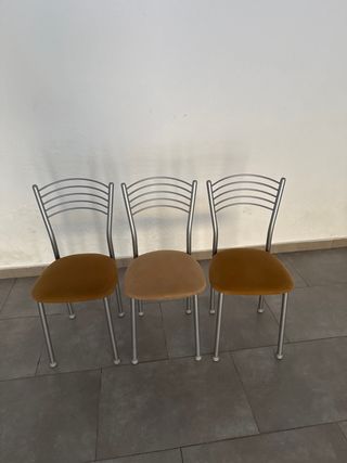 3 Sillas de Comedor Metálicas Marrones