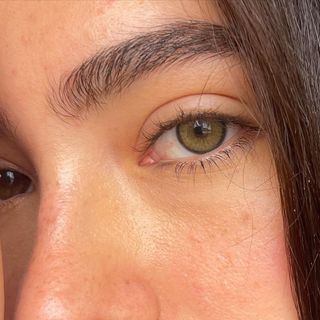 Lentillas de colores verde oliva