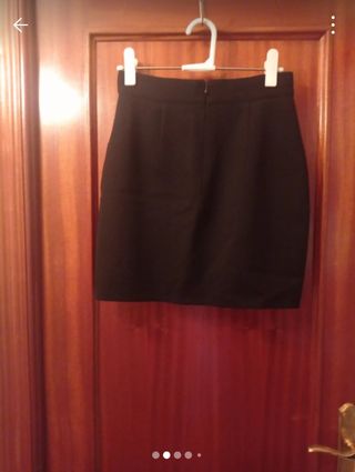 Falda corta negra ,talla 38/40.De pura lana virgen