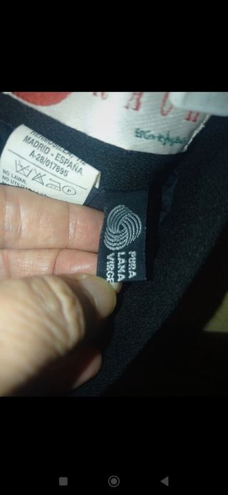 Falda corta negra ,talla 38/40.De pura lana virgen