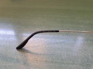 Gafas de ver graduadas doradas.