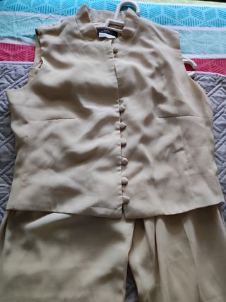 Conjunto Zara Beige Chaleco y Pantalón
