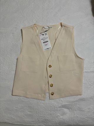 Chaleco beige botones dorados talla XS