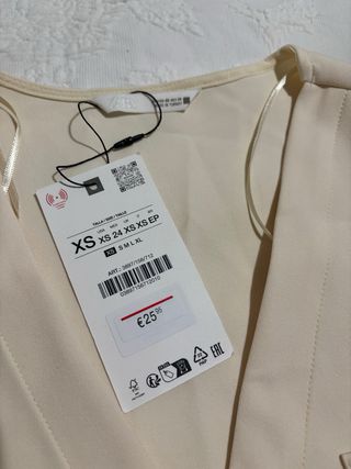 Chaleco beige botones dorados talla XS