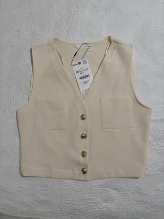 Chaleco beige botones dorados talla XS
