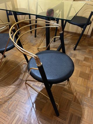 Mesa de comedor de cristal y metal