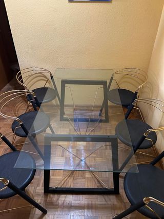 Mesa de comedor de cristal y metal