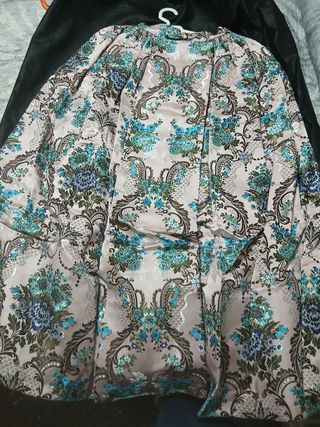 Traje de fallera rosa sin delantal  y corpiño .