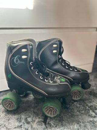 Patines de 4 ruedas negros