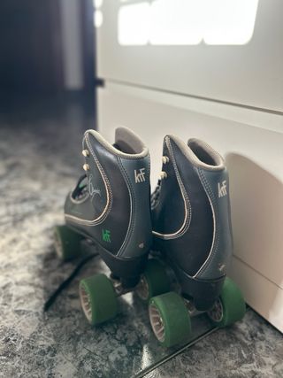 Patines de 4 ruedas negros