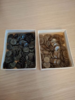 Slot bottoni in ottime condizioni