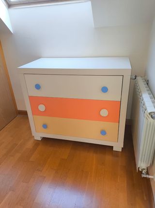 Cómoda bebé de madera