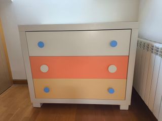 Cómoda bebé de madera