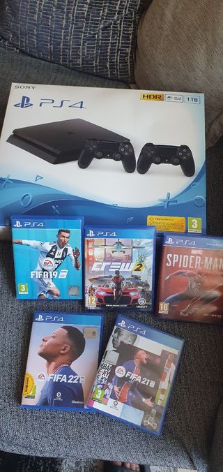 Consola Sony PS4 Negra 1TB + Juegos