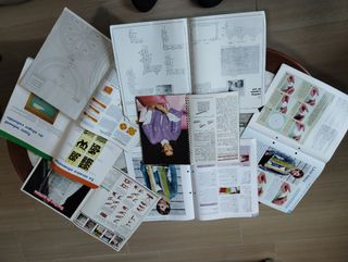 Libros: Ganchillo, Macramé y Punto de cruz.