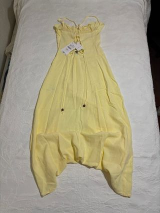 Vestido midi de ramio con volante
