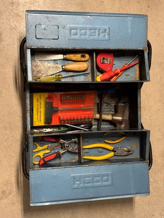 Caja de herramientas HECO con herramientas