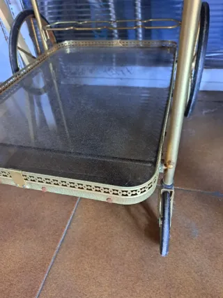 Carrito de bebidas vintage dorado y cristal