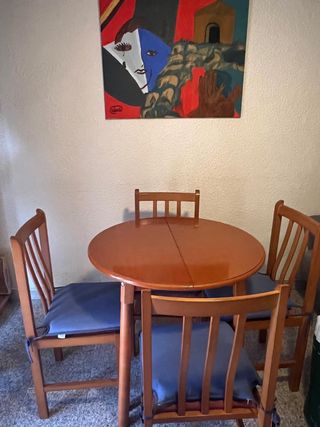 Mesa comedor redonda y 4 sillas madera