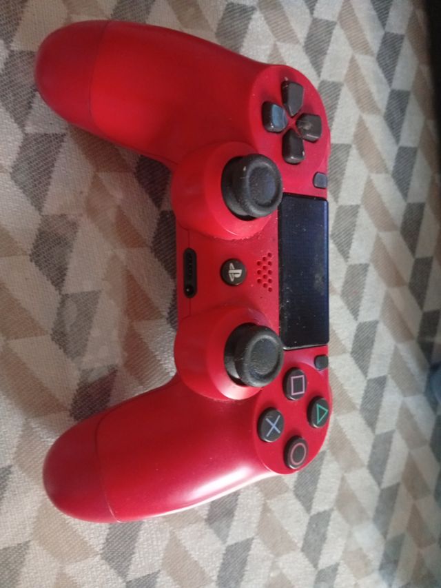 Consola PS4 con 3 mandos
