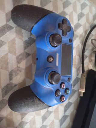 Consola PS4 con 3 mandos