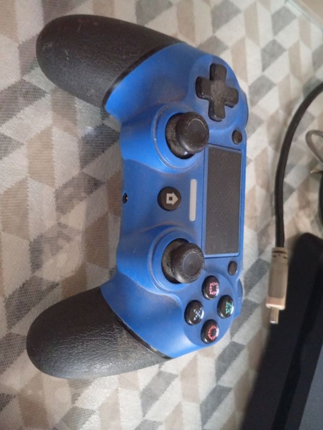 Consola PS4 con 3 mandos