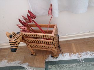 Revistero étnico de madera