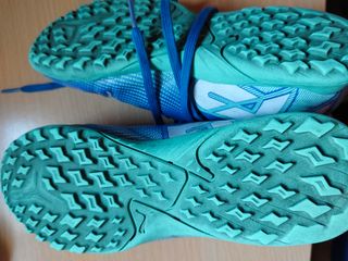 Botas de fútbol multitacos azules