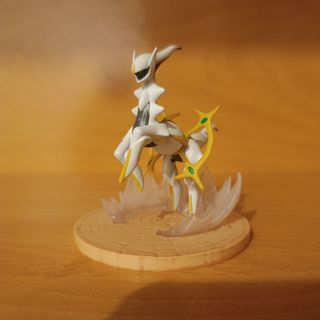 Figura Pokémon Arceus (Reserva)