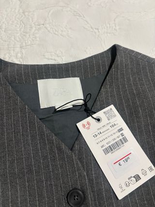 Conjunto Chaleco y Falda Zara Raya Gris