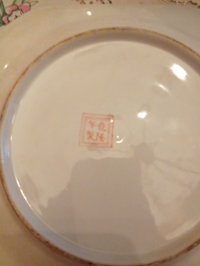 Plato Chino Decorado con Flores e historia.