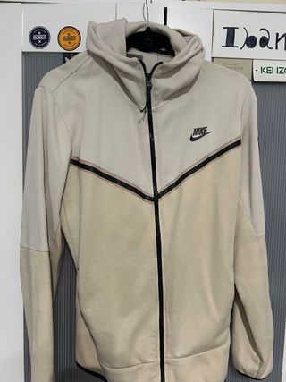 Chaqueta Nike Tech Beige
