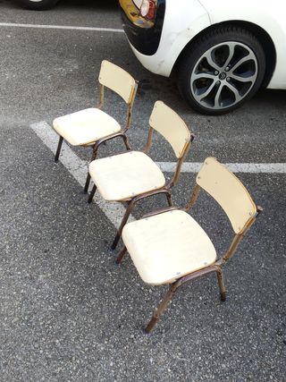 Sillas antiguas de madera para colegio