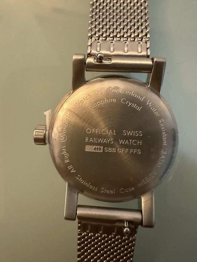 Reloj Mondaine Plata y Blanco