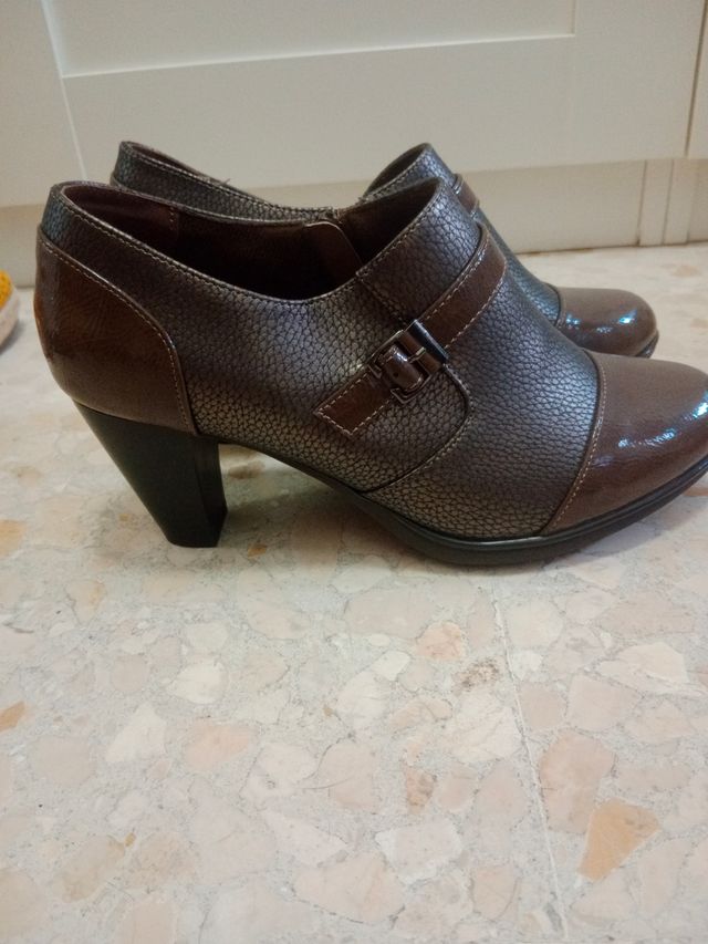 Botines negros y marrones talla 39