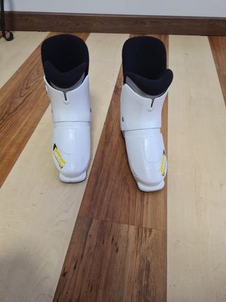Botas de esquí para niño.
