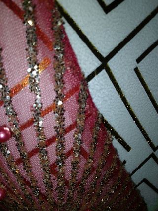 Vestido de fiesta dorado y Granate.