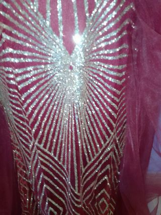 Vestido de fiesta dorado y Granate.