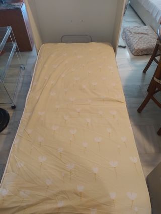 MUEBLE CAMA CON COLCHON EN MUY BUEN ESTADO DE 1,80