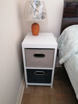 2 Mesitas de noche blanca con 2 cajones. Pareja.