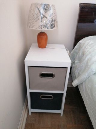 2 Mesitas de noche blanca con 2 cajones. Pareja.