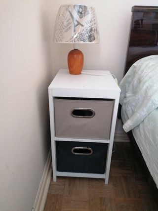 2 Mesitas de noche blanca con 2 cajones. Pareja.