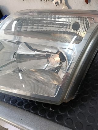 Faro Izquierdo Ford Tourneo Connect