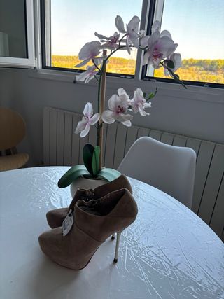 Zapatos de tacón Zara beige sin estrenar