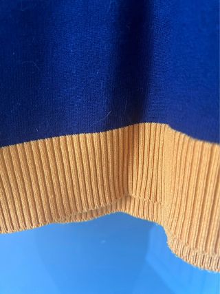 Jersey geométrico azul y amarillo