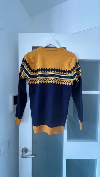 Jersey geométrico azul y amarillo