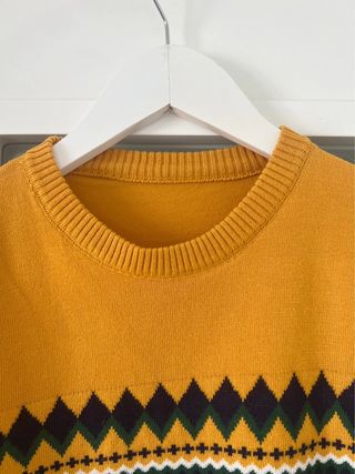 Jersey geométrico azul y amarillo